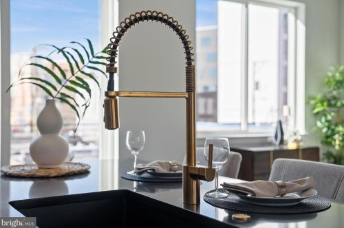 654 13 St, Philadelphia PA 19123-2427 exterior