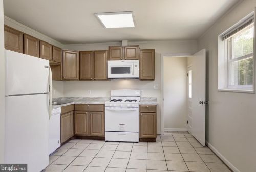 4706 Creek Shore Dr, Rockville MD  20852-2407 exterior