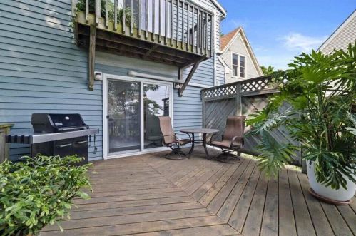 2044 Booth St, Milwaukee WI 53212-3406 exterior