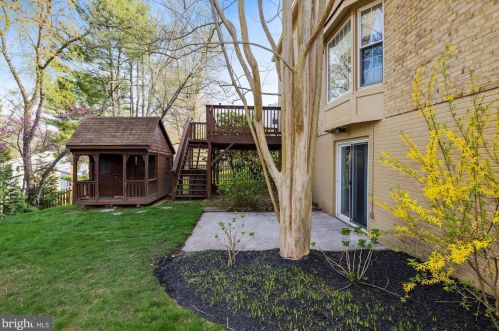 1539 Blue Meadow Rd, Rockville MD 20854-2622 exterior