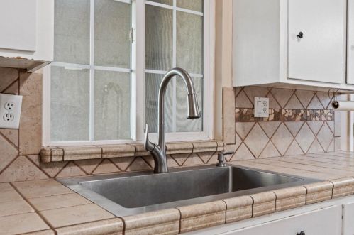 1416 Woodside Dr, Modesto CA  95355-1725 exterior