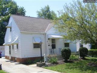 106 Gould Ave, Cleveland OH  44146-2645 exterior