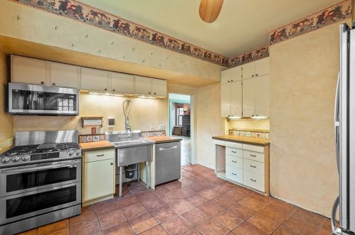 5701 Elgin St, Pittsburgh PA 15206-1635 exterior