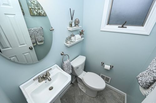 21 Byron Rd, Commack NY 11725-1328 exterior