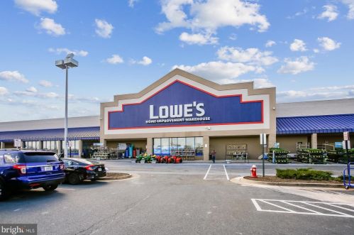 5823 Monticello Rd, Alexandria VA 22303-1302 exterior