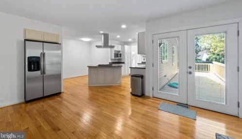 5307 Gln Grn Ct, Alexandria VA 22315-4230 exterior