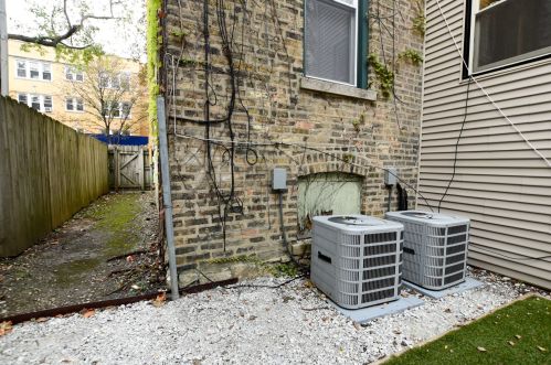 2649 Altgeld St, Chicago IL 60647-1872 exterior