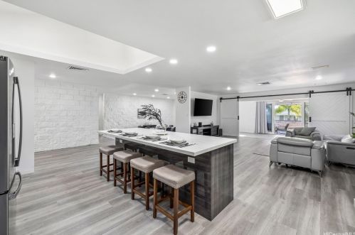 1490 Ala Leleu St, Honolulu HI  96818-1515 exterior