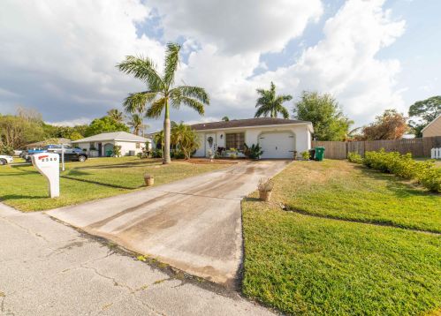 2380 Gillette Ave, Fort Pierce, FL 34952-7432
