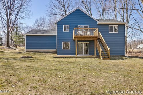 14956 Treevalley Dr, Cedar Springs MI 49319-8146 exterior