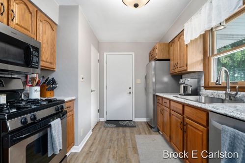 3024 Beach St, Meskegon MI 49441-1128 exterior