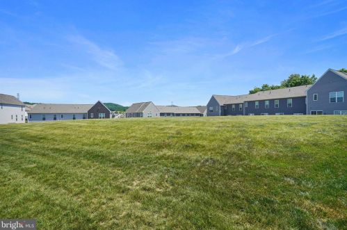 2222 Red Fox Dr, Hummelstown PA 17036 exterior