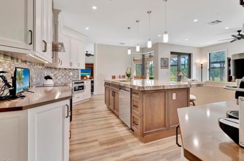 870 8 St, Naples FL 34120-0411 exterior