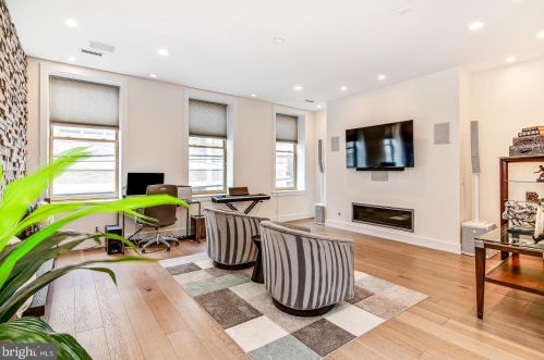 1261 26 St, Philadelphia PA 19146-4402 exterior