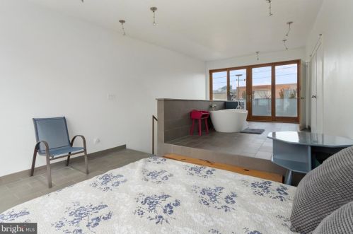 1124 13 St, Philadelphia PA 19147-4534 exterior