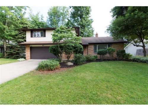 5594 Harleston Dr, Cleveland, OH 44124-3813