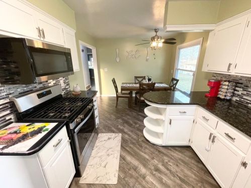 3312 84th St, Milwaukee, WI 53227-4610