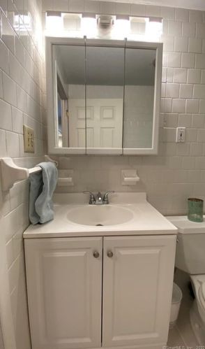 46 Wall St, Wallingford CT 06492-4708 exterior