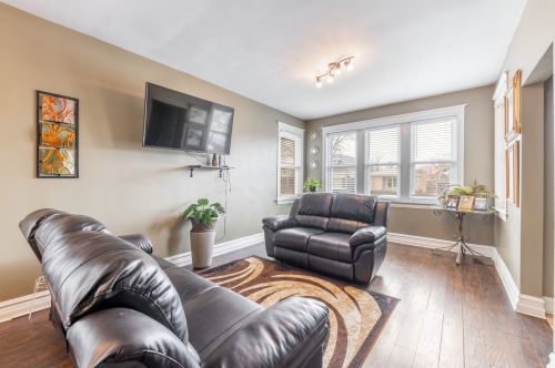 5643 California, Chicago IL 60659-4815 exterior