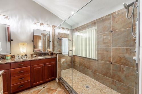 10006 Bridgeton Dr, Tampa FL  33626-1840 exterior