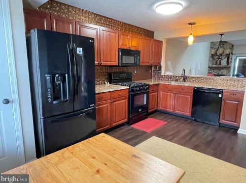 142 Merlin Dr, Hummelstown PA exterior