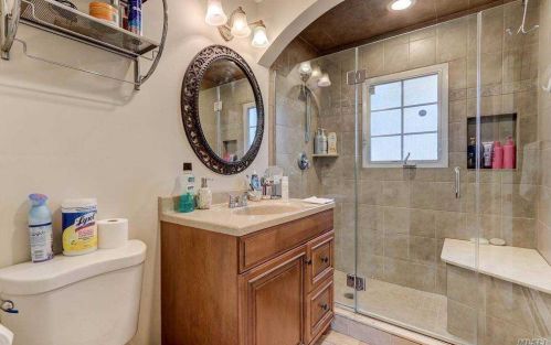 24 Vondran St, Huntington Station NY 11746-2548 exterior