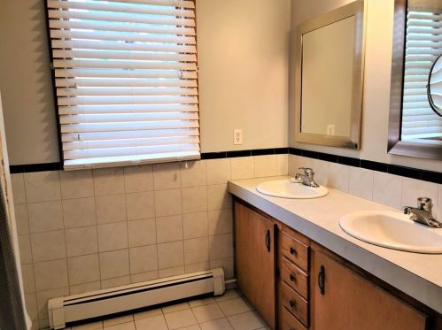 23 Sharon St, Providence RI 02908-4218 exterior