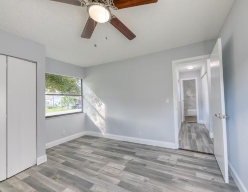 9147 Bedford Dr, Boca Raton FL 33434-5512 exterior