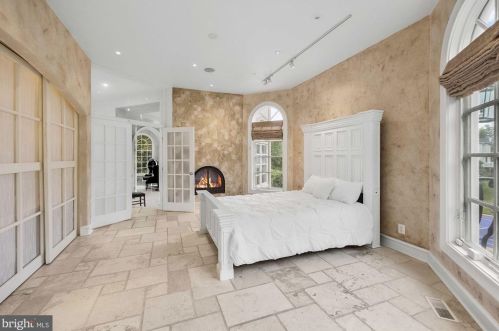 11705 Centurion Way, Rockville MD 20854-6419 exterior