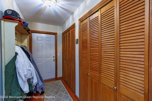 2215 Middle Ave, Point Pleasant Beach NJ 08742-5138 exterior