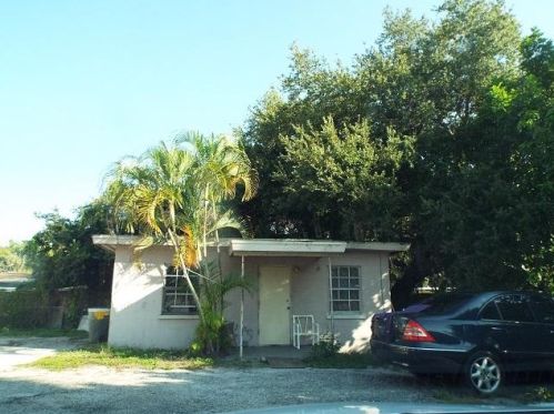 1406 Delaware Ave, Fort Pierce, FL 34950-3937