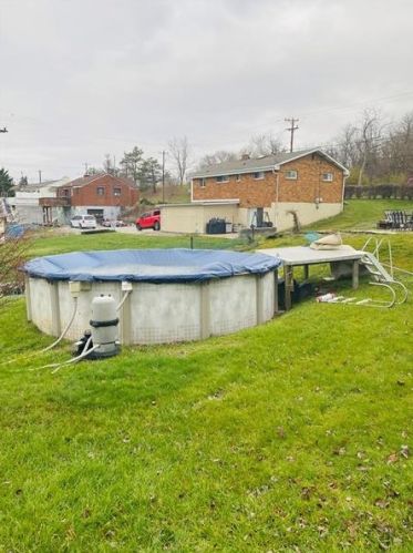 738 Camp Hollow Rd, Pittsburgh PA 15122-3300 exterior