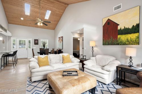 35 Grande Oaks Dr, Bluffton SC 29910-5502 exterior