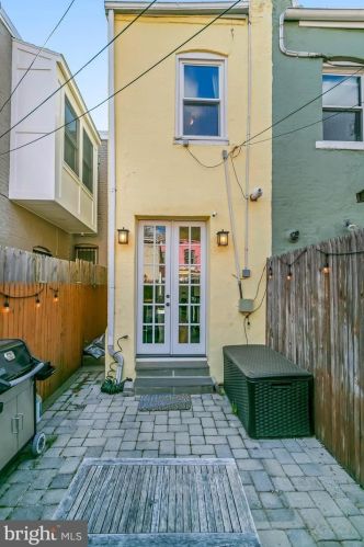 2263 12 Pl, Washington DC 20002-6355 exterior