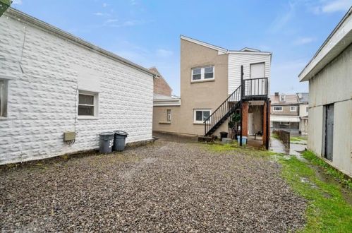 352 Garnet Way, Pittsburgh PA 15224-2005 exterior