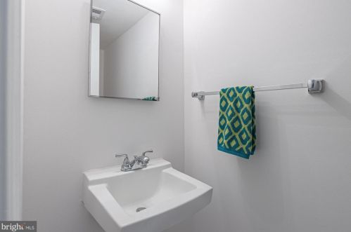 8 Chapman St, Alexandria VA 22301-2501 exterior