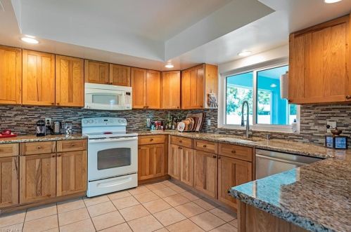 630 93 Ave, Naples FL 34108-2439 exterior