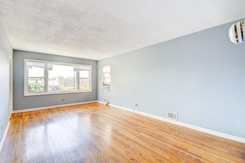 10939 King Dr, Chicago IL 60653-3311 exterior