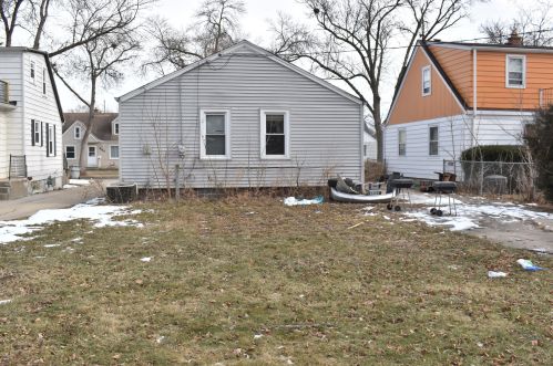 5037 56, Milwaukee WI 53218-4213 exterior