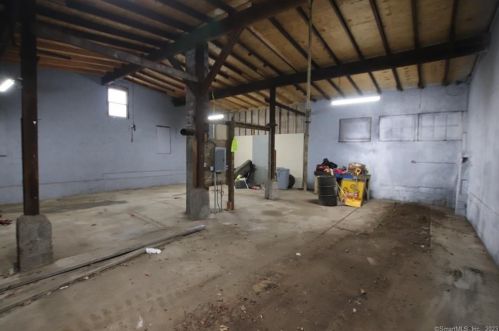 425 Burnside Ave, Hartford CT 06108-2711 exterior