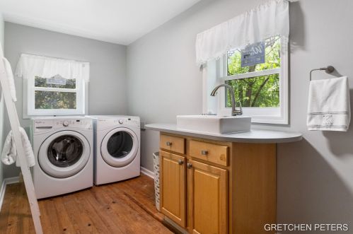 527 Academy St, Allegan MI 49010-1455 exterior