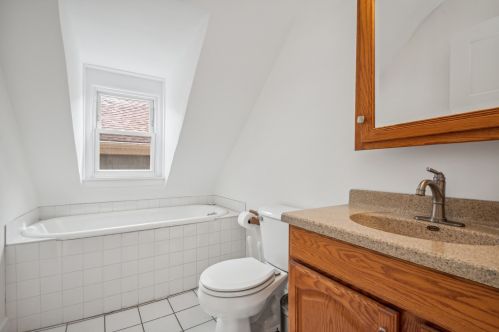 5332 Winnemac Ave, Chicago IL  60630-2220 exterior