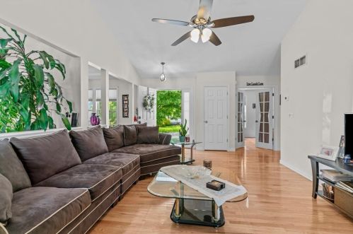 65 Carriage Trl, Middletown RI 02842-7251 exterior