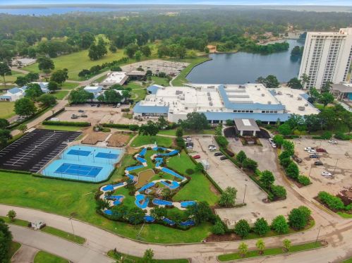 8 La Costa Dr, Montgomery TX 77356-5358 exterior