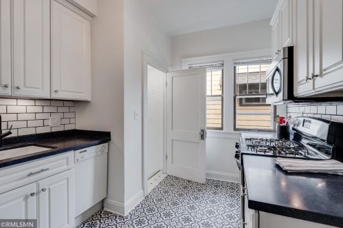 807 Hamline Ave, Saint Paul MN  55104-1300 exterior