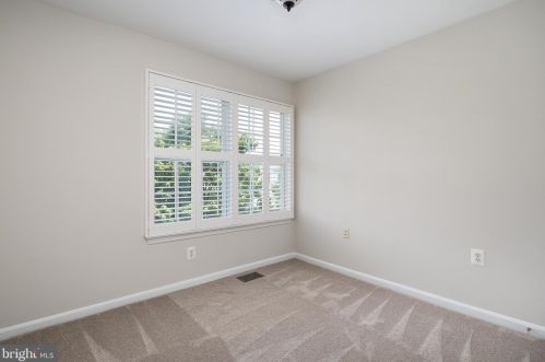 13104 Marcey Crk Rd, Herndon VA 20171-4800 exterior