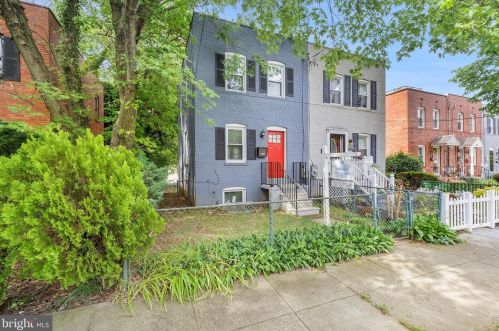 4541 Eads Pl, Washington, DC 20019-4764