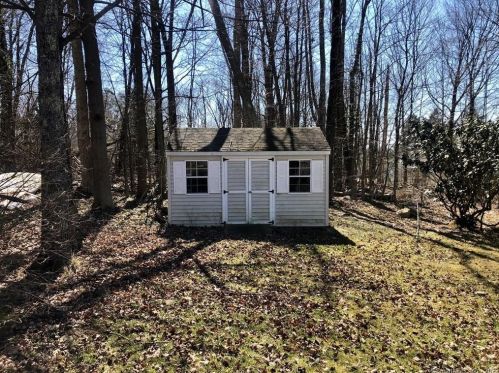 142 Dorothy Dr, Torrington CT 06790-4209 exterior