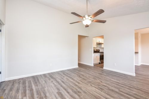 6093 Creekford Dr, Lithonia GA  30058-7960 exterior