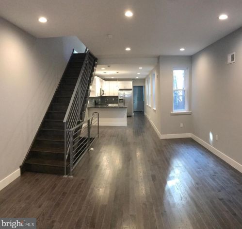 8 42nd St, Philadelphia, PA 19104-3001